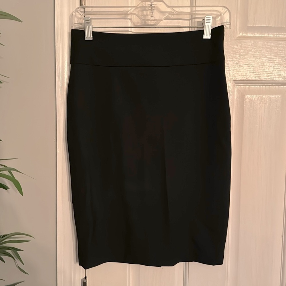 The limited black skirt 00